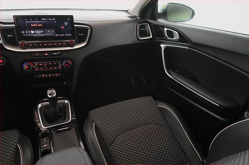 Kia XCeed (2024) TOP 1.5 T-GDI - fotka 8 z 16