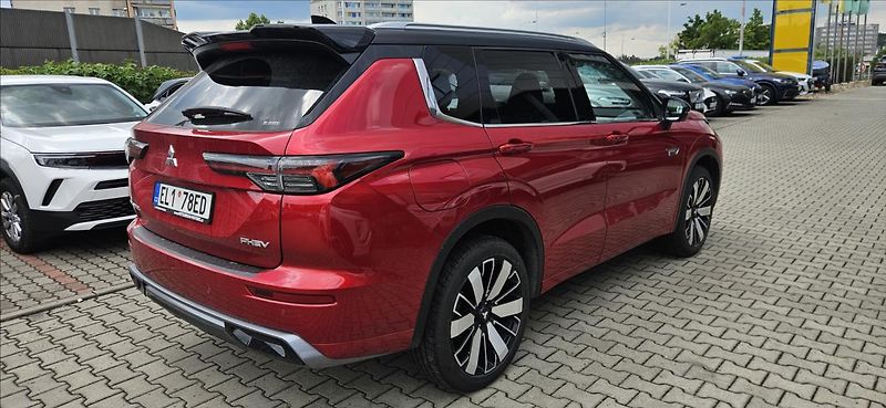 Mitsubishi Outlander 2,4 PHEV 4x4  INSTYLE - fotka 4 z 20