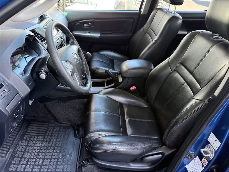 Toyota Hilux 3,0 D-4D 157tkm,po servisu,Top - fotka 11 z 27