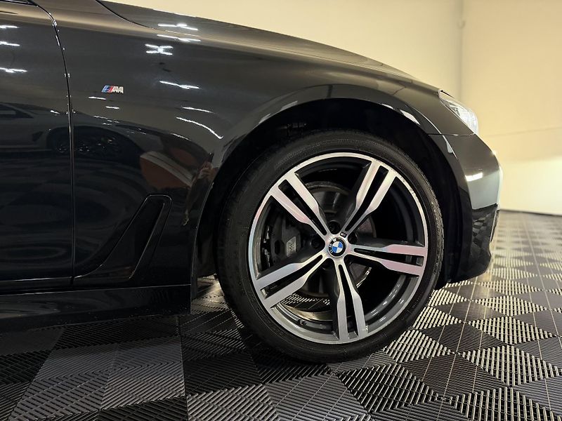 BMW Řada 7 BMW 740d xDrive M-Paket CZ - fotka 50 z 50