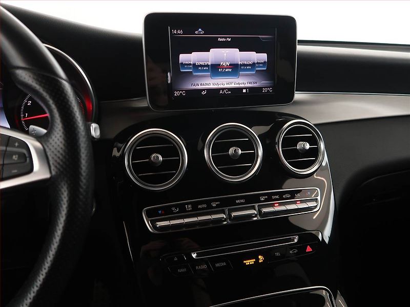 Mercedes-Benz GLC (2018) AMG line 250 - fotka 12 z 25