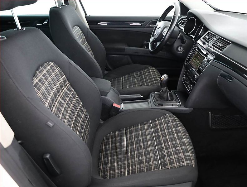 Škoda Superb (2012) 2.0 TDI, Serv.kniha, Xenony - fotka 7 z 16