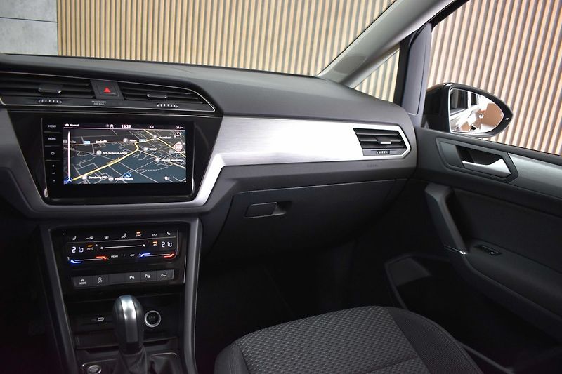 Volkswagen Touran 2.0TDI DSG*TAŽNÉ*7.MÍST*ČR 1.M - fotka 10 z 48