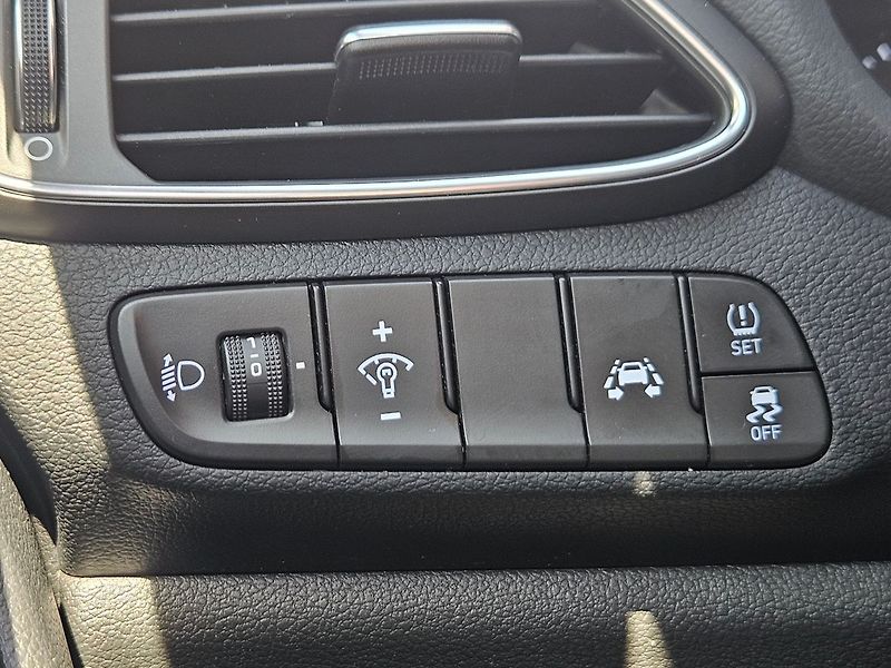 Hyundai i30 1,6 CRDi DPH Trikolor Comfort - fotka 15 z 36