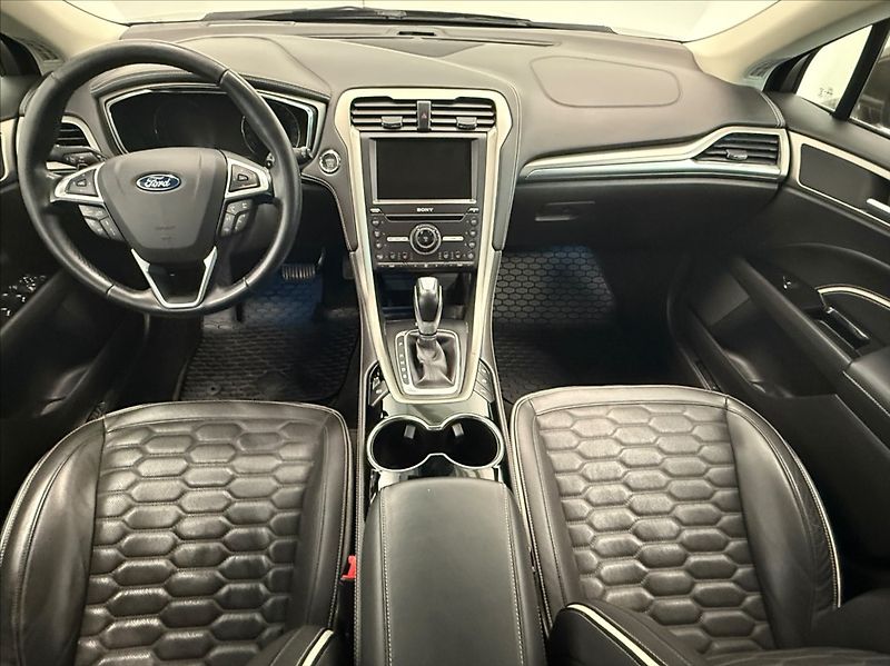 Ford Mondeo 2,0 TDCi Vignale 4x4 AT 132kW - fotka 7 z 22