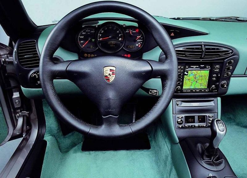 Spolehlivost je příkladná, stejně jako u všech Porsche, záleží jen na přístupu předchozích majitelů. Zanedbané auto se zle nemusí vyplatit. Z hlediska budoucího růstu jsou na tom nejlépe 3,2litrové verze s manuálem. Automat rovnou pusťte z hlavy.