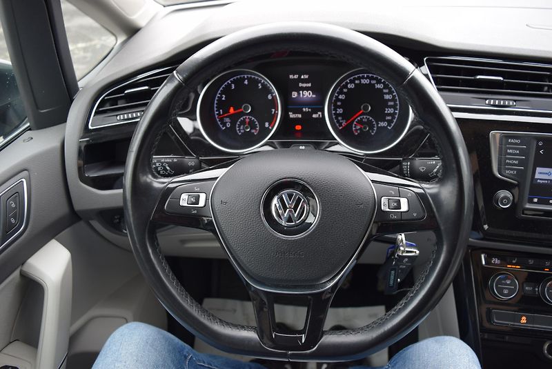 Volkswagen Touran (2017) 1.4TSI 110kw HIGHLINE 7M TAŽNÉ - fotka 33 z 50