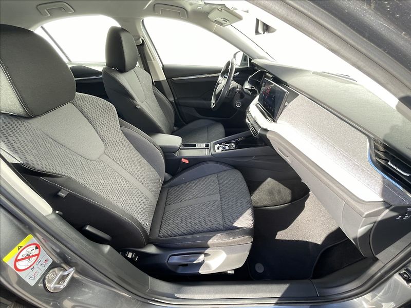 Škoda Octavia 2,0 TDI DSG Style Plus ACC - fotka 18 z 24