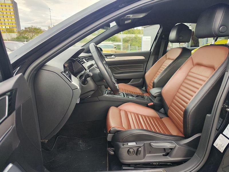 Volkswagen Passat 2.0 TDI/110kW Elegance - fotka 15 z 34