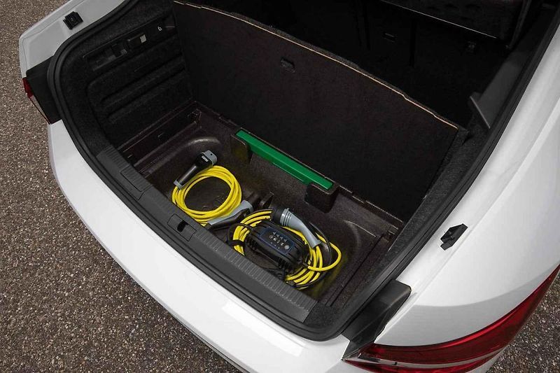 Superb iV při jízdě v elektrickém režimu