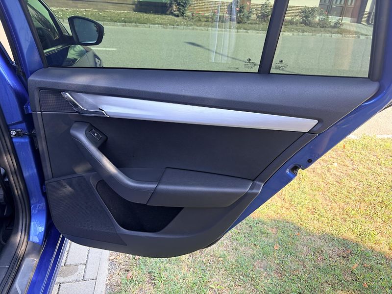 Škoda Octavia 1.5TSI TAŽNÉ - fotka 40 z 45