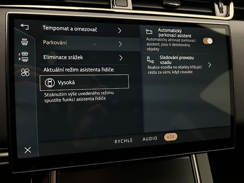 Land Rover Range Rover Evoque D200 DYNAMIC SE REZERVACE - fotka 42 z 49
