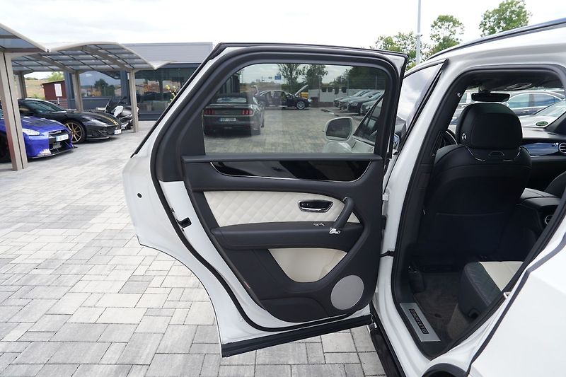 Bentley Bentayga 4.0i V8, Mulliner, ČR, DPH - fotka 22 z 51