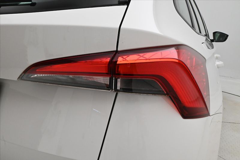 Škoda Kamiq 1,0 TSI 81 kW Ambiente Záruka - fotka 29 z 30
