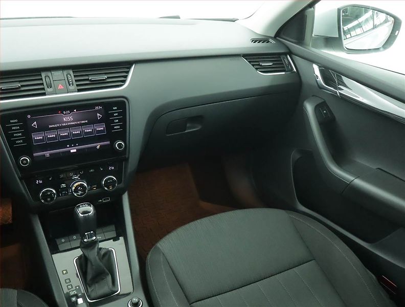 Škoda Octavia (2018) Style 2.0 TDI, Automat, ČR - fotka 8 z 20