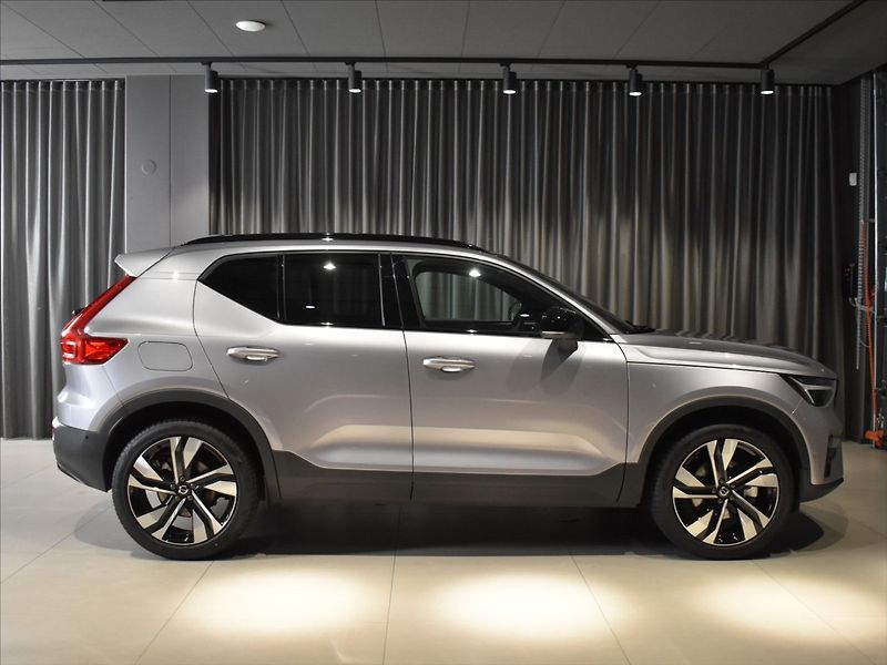 Volvo XC40 2,0 B4 Ultra Panorama,BLIS - fotka 3 z 24