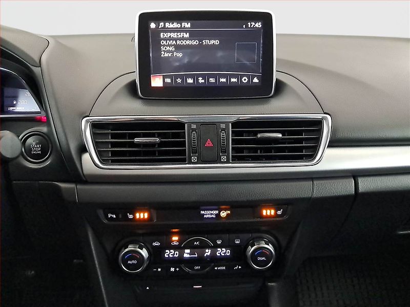 Mazda 3 (2015) 2.0 Skyactiv-G, Bi-Xenony - fotka 12 z 18