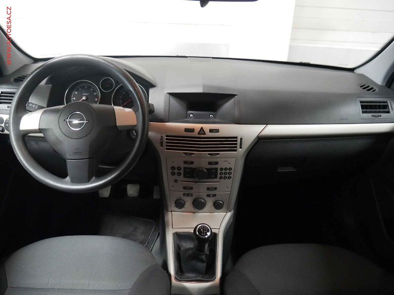 Opel Astra (2007) 1.6i, ČR, AC - fotka 8 z 18