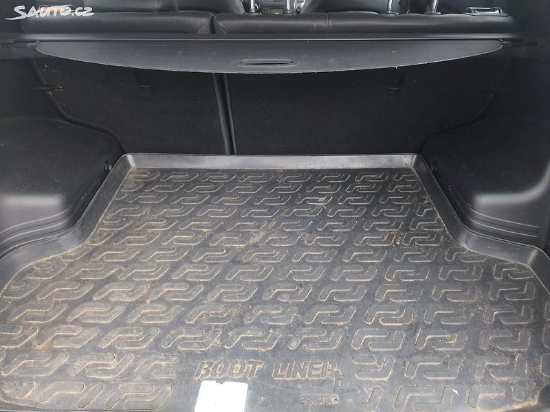 Hyundai ix35 2.0D4X4,70KM,MAX VÝBAVA,KRÁSNÝ - fotka 10 z 31