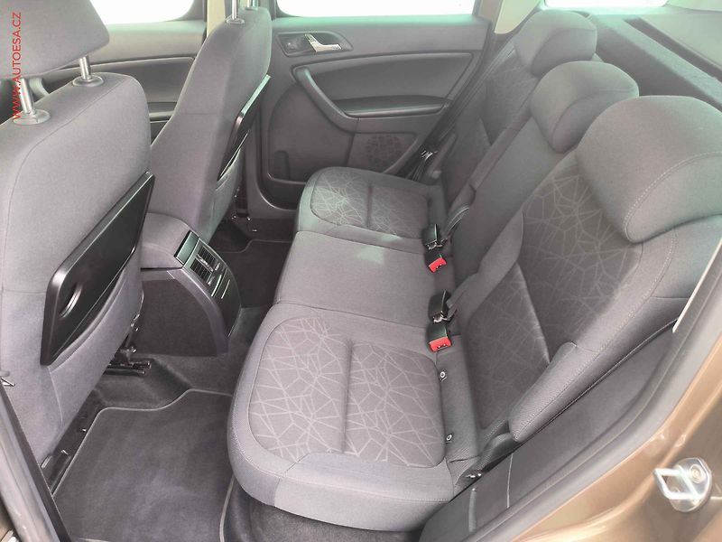 Škoda Yeti (2012) 1.2 TSi, Family, xenon - fotka 10 z 18