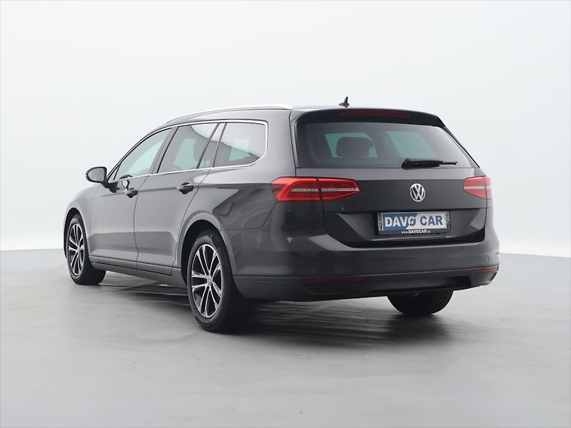 Volkswagen Passat 2,0 TDI 110kW DSG LED 1.Maj - fotka 5 z 31