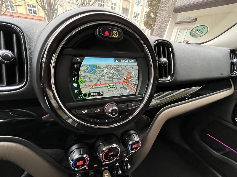 Mini Countryman (2019) COOPER SE ALL4 - fotka 26 z 37