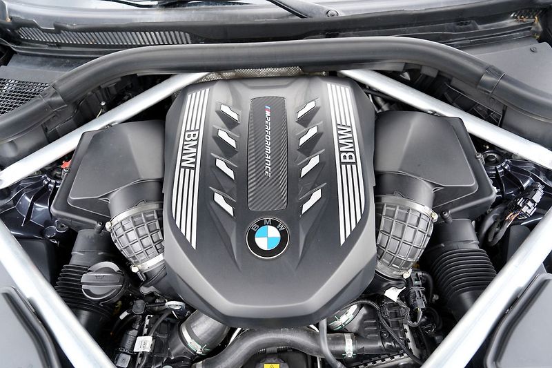 BMW X6 M50i xDrive Lasery, ČR, 530PS - fotka 10 z 48