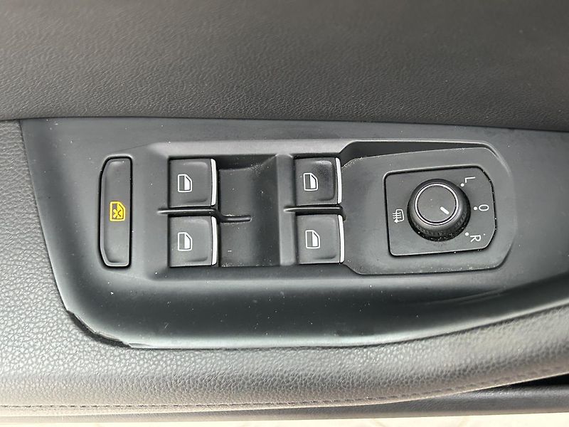 Volkswagen Passat Variant 2,0 TDI Highline - fotka 12 z 27