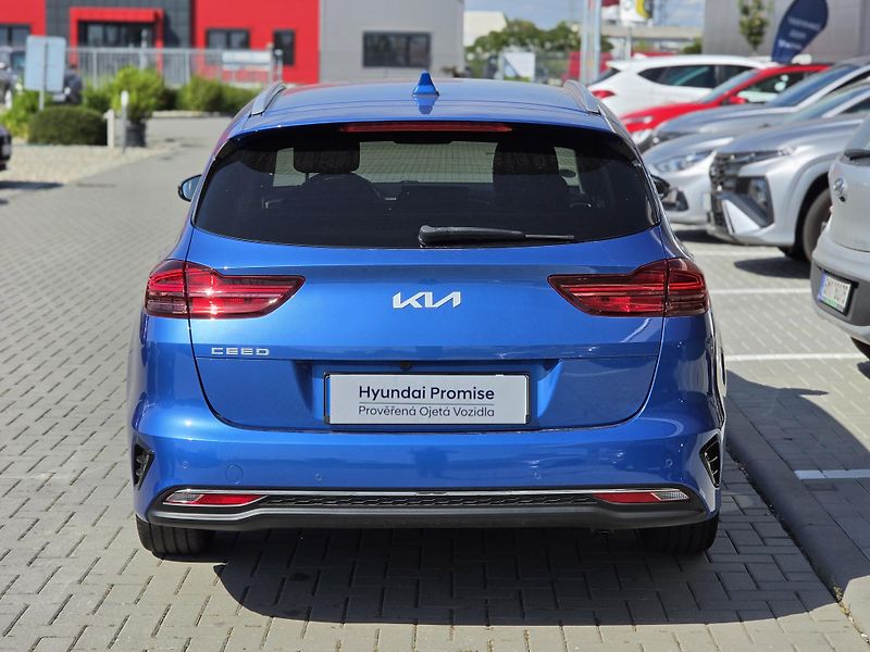 Kia Ceed (2022) 1,5 T-GDI 118kW DCT TOP - fotka 4 z 15