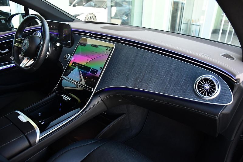 Mercedes-Benz EQE AMG 53 4MATIC+ PANO HUD ZÁRUKA - fotka 17 z 49