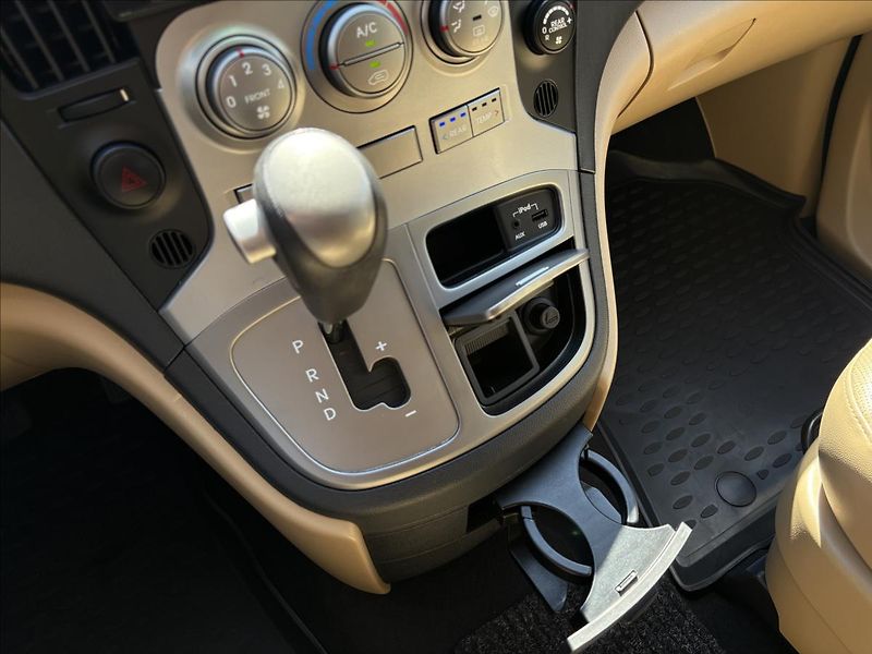 Hyundai H 1 2,5   Tour 8 míst - fotka 19 z 20