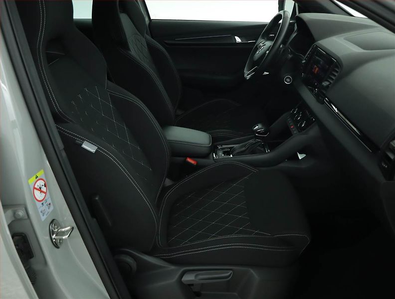 Škoda Karoq (2024) Sportline 1.5 TSI - fotka 9 z 17