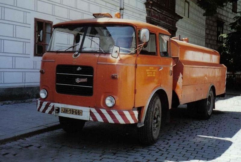 Traktor Zetro Proxima ze současné produkce.