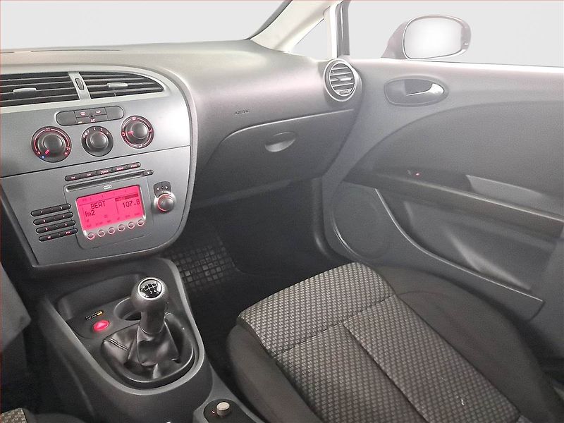 Seat Leon (2008) 1.4, nová STK, rezervace - fotka 8 z 16