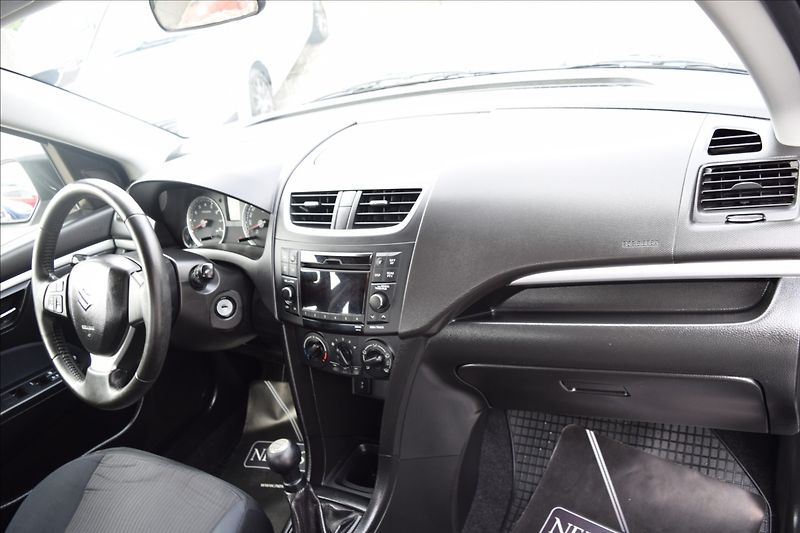 Suzuki Swift 1,2 i 69KW 4X4 ALU KLIMA - fotka 22 z 46