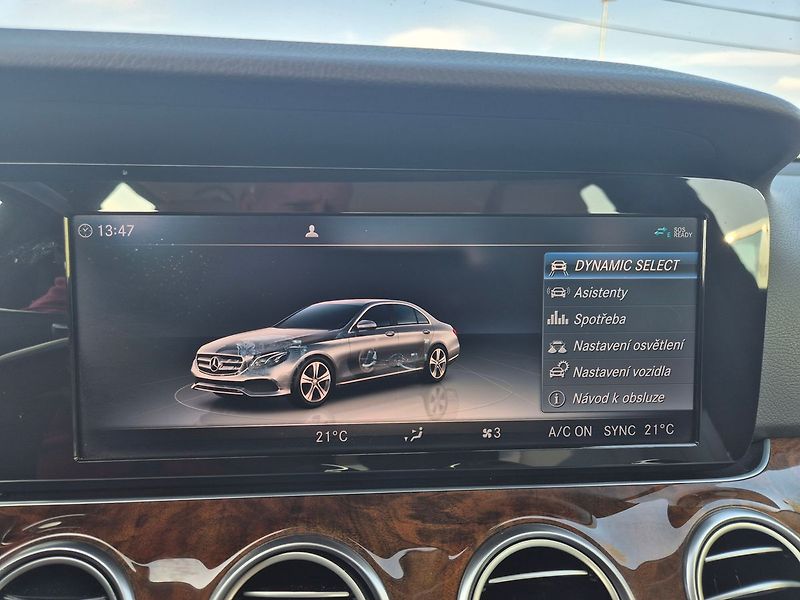 Mercedes-Benz Třídy E 4MATIC Avantgarde - fotka 22 z 28