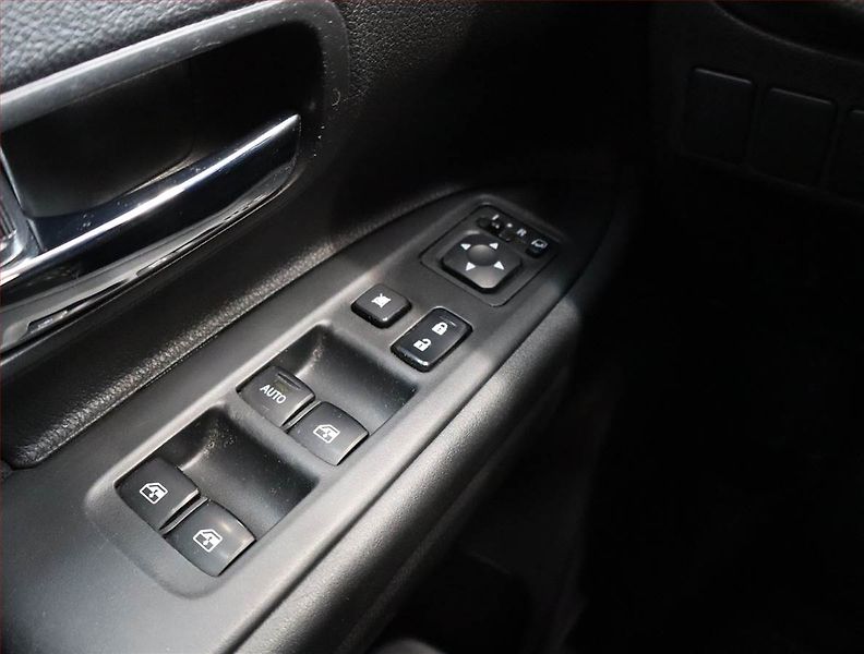 Mitsubishi Outlander (2017) 2.0, 4X4, Automat, 7 míst, ČR - fotka 17 z 20