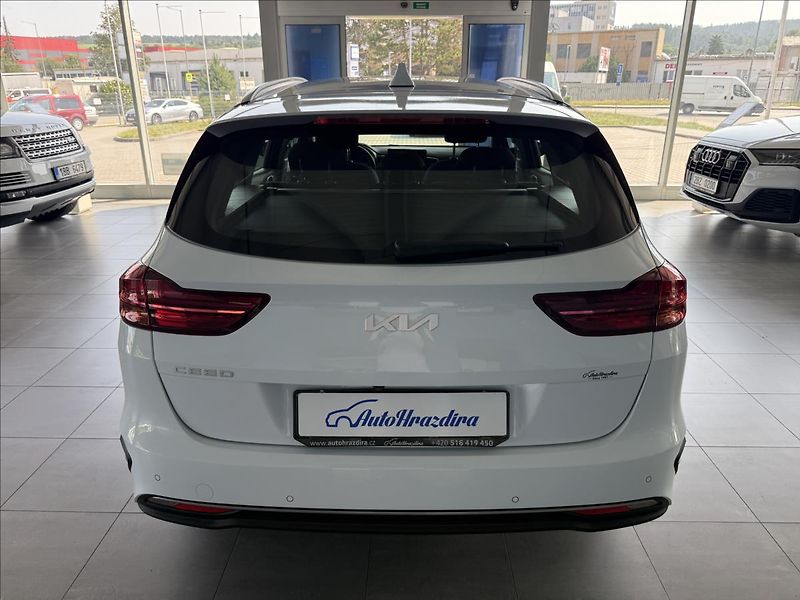 Kia Ceed 1,0   73kW,SPIN,ZÁRUKA,ČR,1.MA - fotka 5 z 28