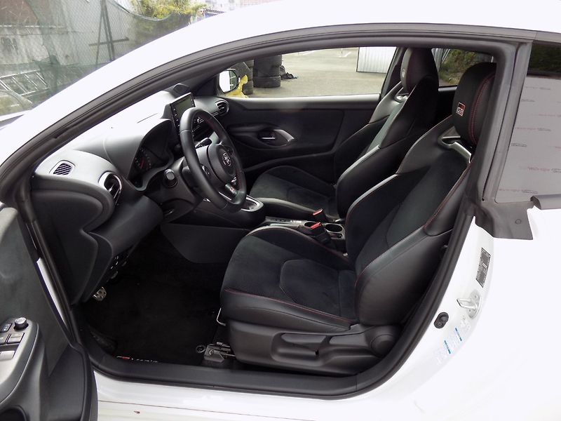 Toyota GR Yaris (2020) 1.6i/16V/FOUR/AWD/LED/ČR/ - fotka 9 z 32