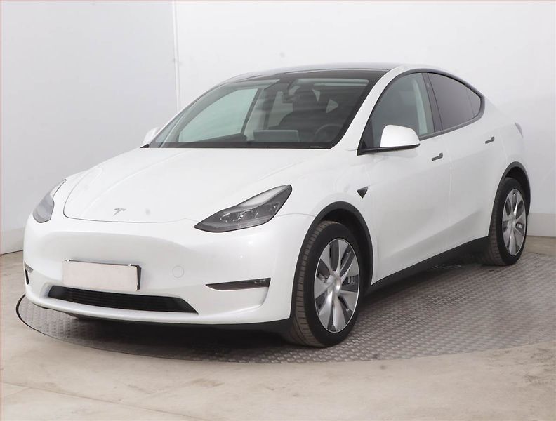 Tesla Model Y (2023) Long Range AWD 79kWh, SoH 92% - fotka 2 z 21