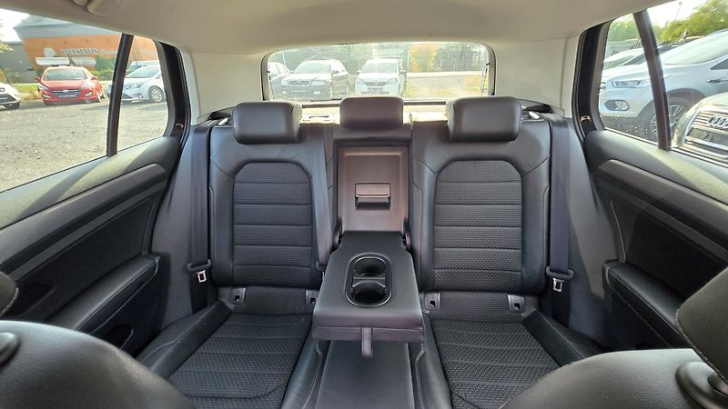 Volkswagen Golf 1.6TDI  DSG COMFORT 77KW - fotka 27 z 44
