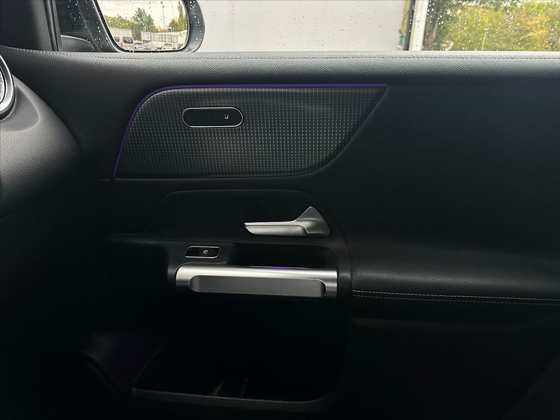 Mercedes-Benz GLB 2,0 200d 110kW, navi, kamera - fotka 36 z 43