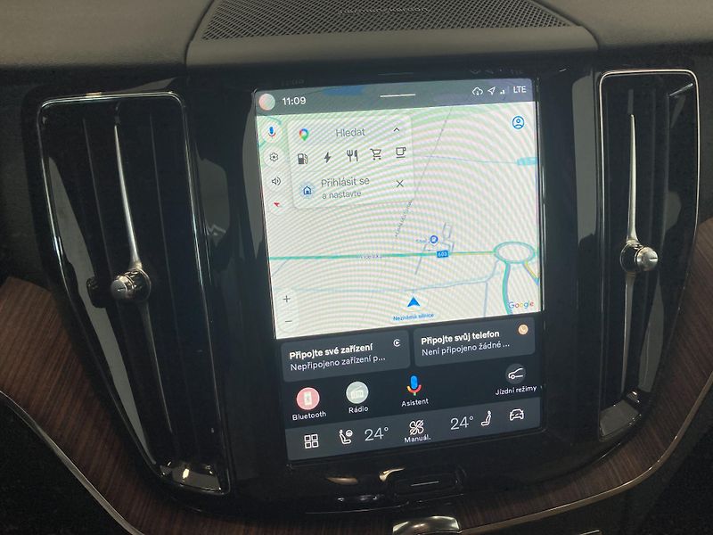 Volvo XC60 T6 eAWD Recharge Plus Dark AT8 - fotka 21 z 30