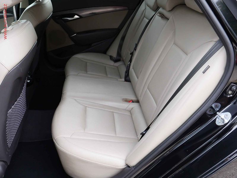 Hyundai i40 (2016) 1.7 CRDI, ČR, AT, navi, xenon - fotka 10 z 19