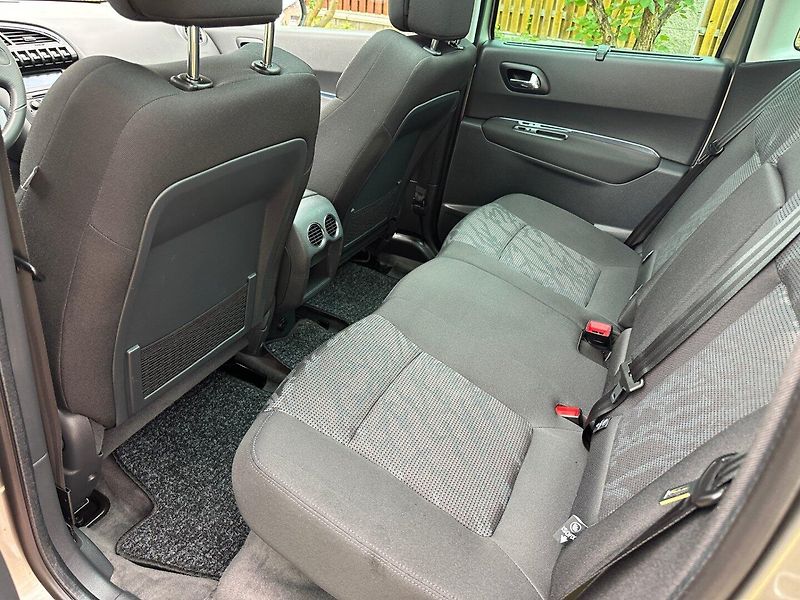Peugeot 3008 (2011) 1.6Thp 115kw - fotka 13 z 27