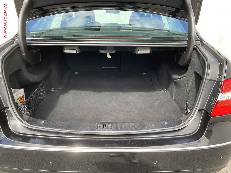 Mercedes-Benz Třídy E (2010) 1.8CGi E200, AT, bixen, šíbr - fotka 7 z 22