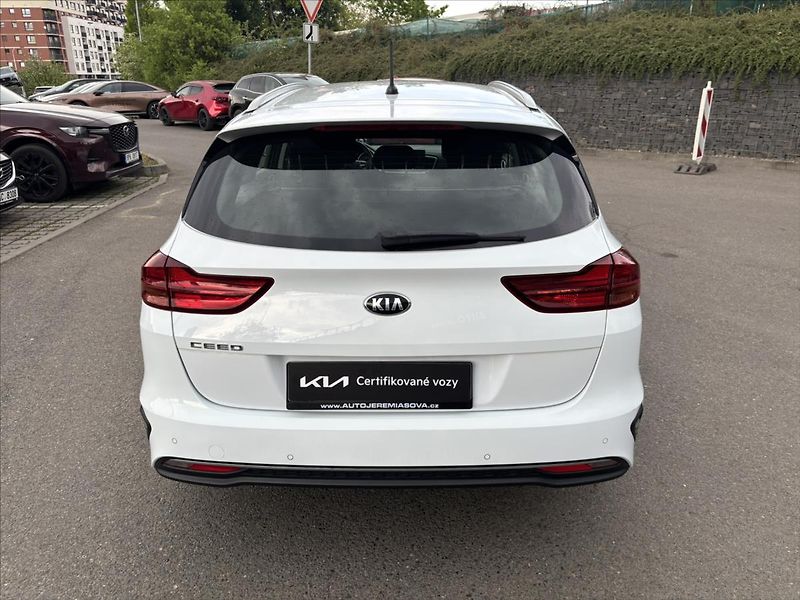 Kia Ceed 1,4 TGDi 103kW Fresh ZÁRUKA - fotka 4 z 33