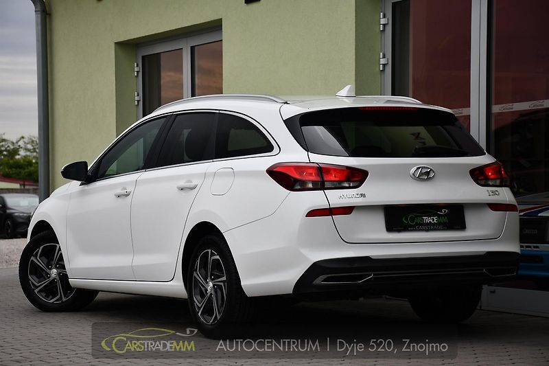 Hyundai i30 1.6CRDi SMART KAMERA CARPLAY - fotka 3 z 50