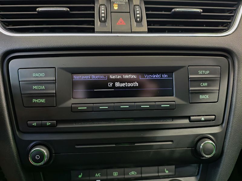 Škoda Octavia KOMBI 1.2 TSi 77kW VÝHŘEVY PDC - fotka 16 z 22