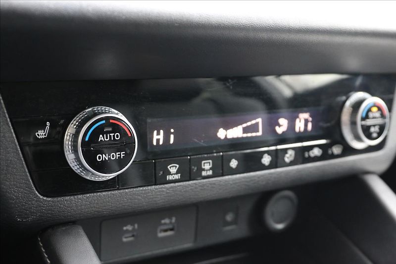 Mitsubishi Outlander 2,4 7míst, intense - fotka 38 z 70